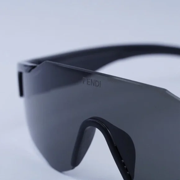 FENDI SUNGLASSES UNISEX FE40088U-Y 01A Shiny Black / Grey - Picture 3 of 5